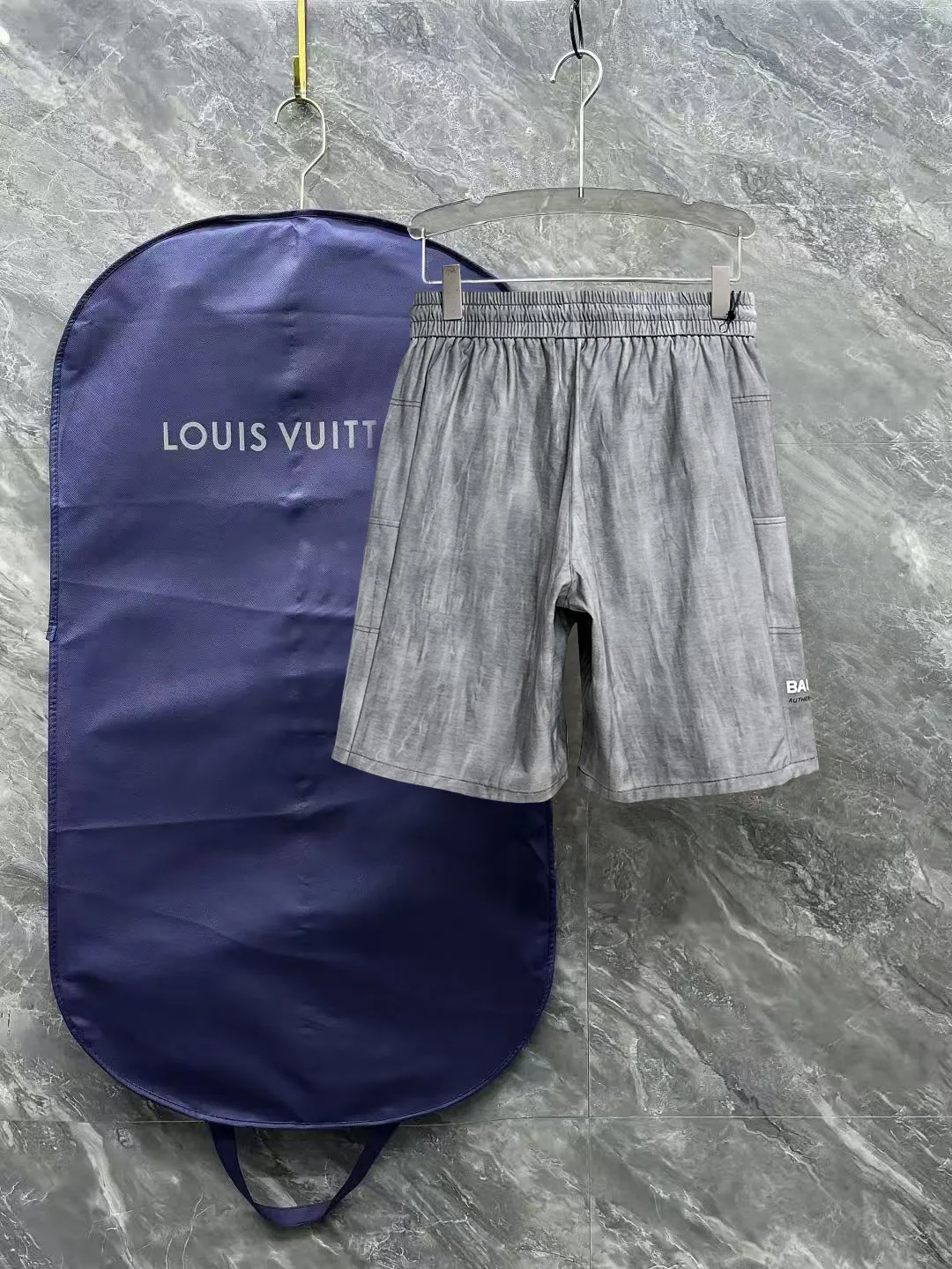 Balenciaga's three-standard complete 2026 summer New Arrival men's casual shorts, advanced custom-made Breathable fabric, Breathable fabric, extremely stretchy and comfortable, impeccable details, top-grade accessories, original logo design concept, delicate and soft feel! The upper body fit is awesome! Size: M-XXXL Please state your height and weight when ordering
